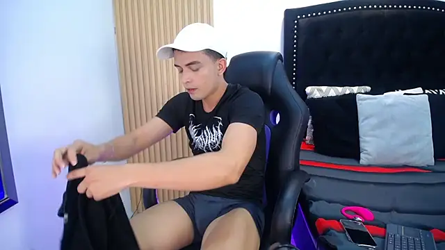 NewYoungHot online show from 04.22.26