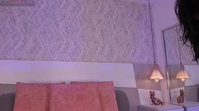 Stephany Harlot online show from 05.22.26