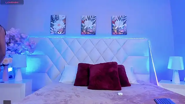 Bianca Monroe  online show from 05.26.26