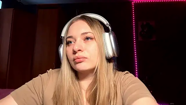 Snapshot of Millavajaina chatting on 02.20.26 Millavajaina online show from 02.20.26