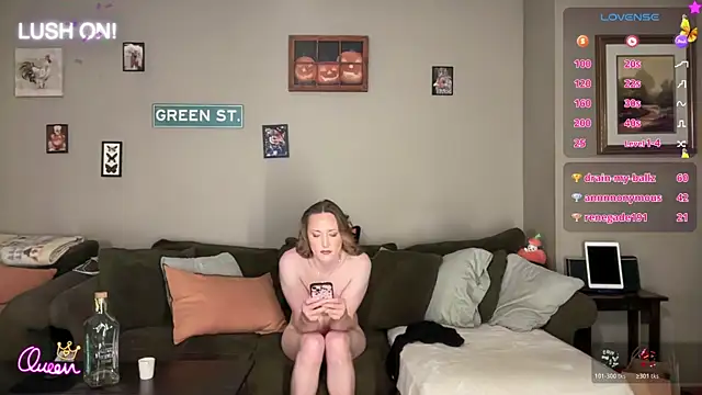 Snapshot of greenxxxqueen chatting on 04.26.26 greenxxxqueen online show from 04.26.26