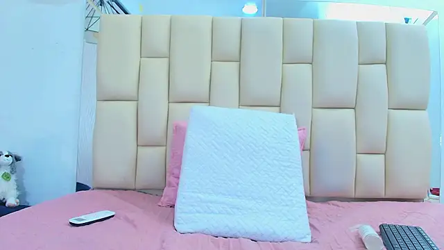 Lana Sliim online show from 02.26.26