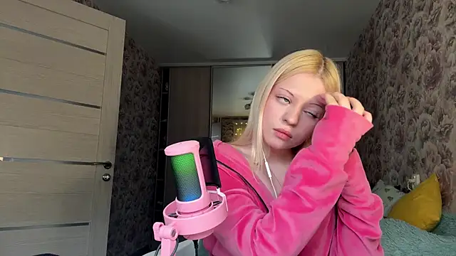 Snapshot of JeneeBIanks chatting on 02.20.26 JeneeBIanks online show from 02.20.26