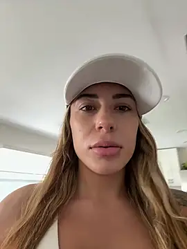 Snapshot of lucymiami1 chatting on 02.19.26 lucymiami1 online show from 02.19.26