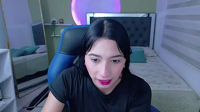 Snapshot of ivvoncute chatting on 06.23.26 ivvoncute online show from 06.23.26