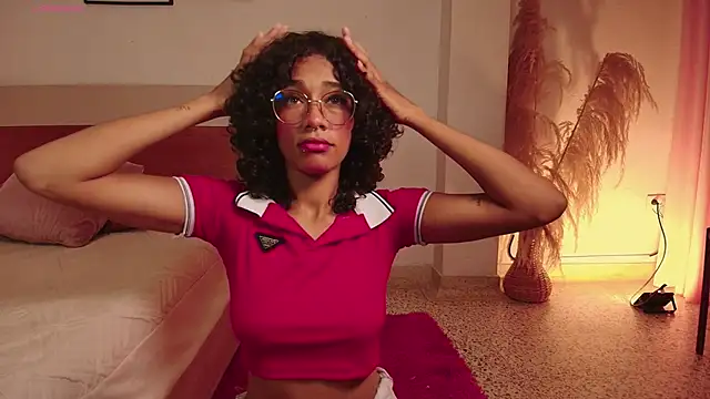 Meganlux1 online show from 04.17.26