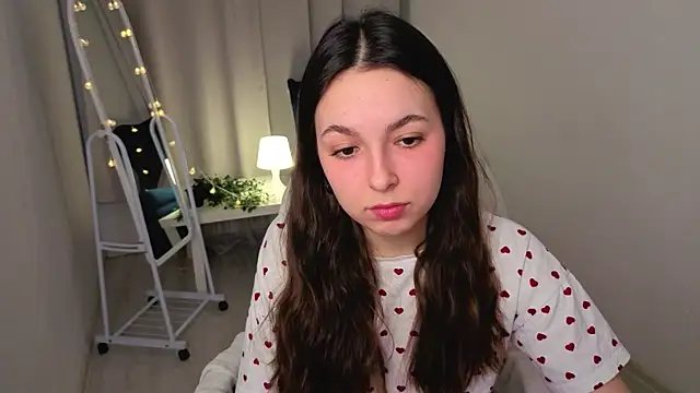 Snapshot of BellaThery chatting on 02.22.26 BellaThery online show from 02.22.26