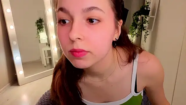 Snapshot of BellaThery chatting on 02.23.26 BellaThery online show from 02.23.26