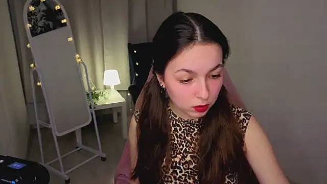 Snapshot of BellaThery chatting on 03.01.26 BellaThery online show from 03.01.26