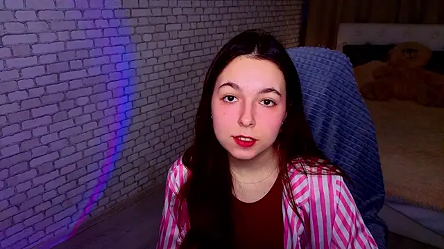 Snapshot of BellaThery chatting on 03.20.26 BellaThery online show from 03.20.26