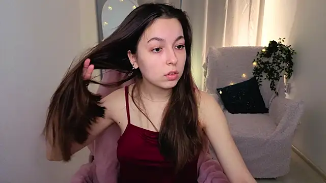 Snapshot of BellaThery chatting on 05.14.26 BellaThery online show from 05.14.26