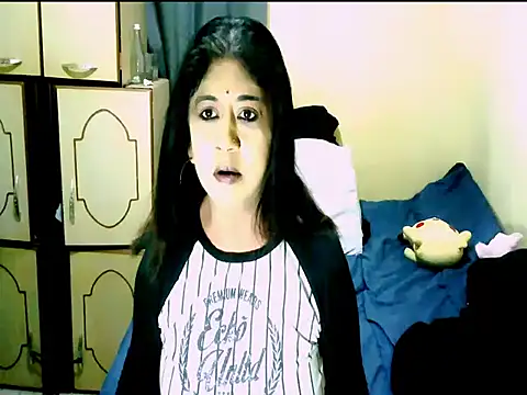Snapshot of IndianPleasures21 chatting on 06.30.26 IndianPleasures21 online show from 06.30.26