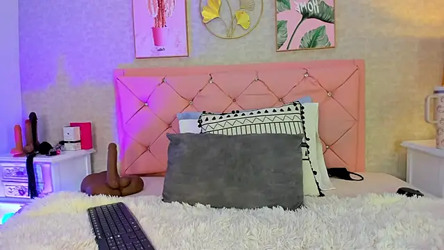 julietta pink online show from 04.29.26
