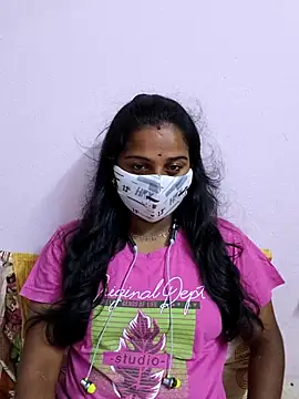 Snapshot of Shaliniqueen chatting on 05.22.26 Shaliniqueen online show from 05.22.26