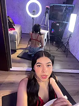 Snapshot of Ambarina_ chatting on 04.30.26 Ambarina online show from 04.30.26