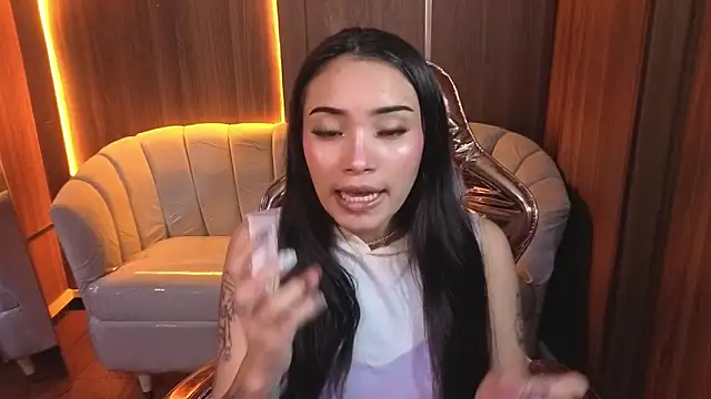 Snapshot of Daphne_nicole_b chatting on 04.08.26 Daphne nicole b online show from 04.08.26