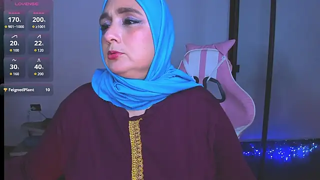 HijabiMilff online show from 06.11.26