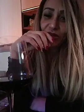 Snapshot of anajulia10 chatting on 07.16.26 anajulia10 online show from 07.16.26