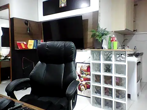 Snapshot of FabioZoe1 chatting on 04.24.26 FabioZoe1 online show from 04.24.26