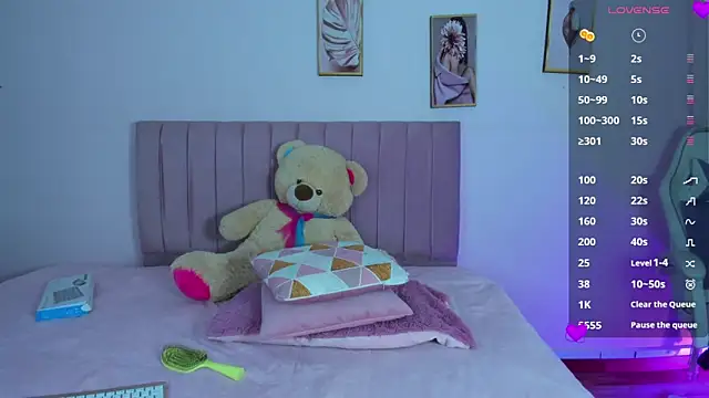 Snapshot of Zoow_bluussh chatting on 03.25.26 Zoow bluussh online show from 03.25.26