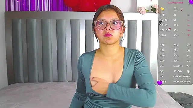 Snapshot of Zoow_bluussh chatting on 03.27.26 Zoow bluussh online show from 03.27.26