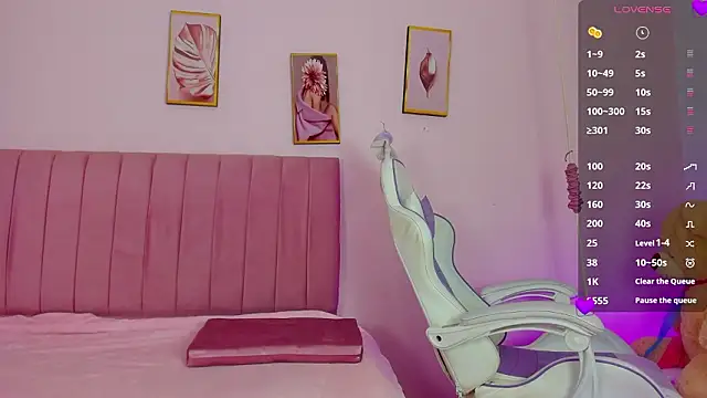 Snapshot of Zoow_bluussh chatting on 03.30.26 Zoow bluussh online show from 03.30.26