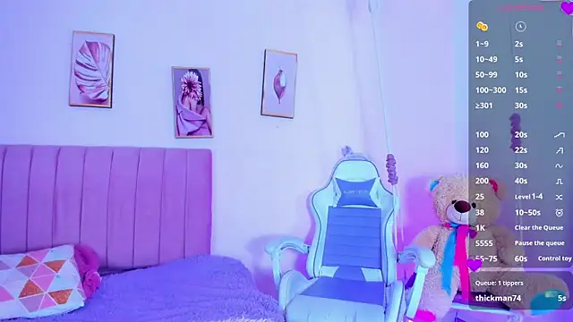 Snapshot of Zoow_bluussh chatting on 04.07.26 Zoow bluussh online show from 04.07.26