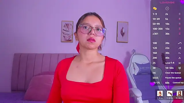 Snapshot of Zoow_bluussh chatting on 04.08.26 Zoow bluussh online show from 04.08.26