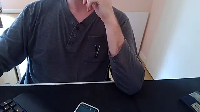 Snapshot of bebyzor chatting on 03.15.26 bebyzor online show from 03.15.26