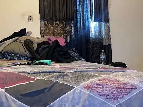 Snapshot of enimanocturno chatting on 02.22.26 enimanocturno online show from 02.22.26