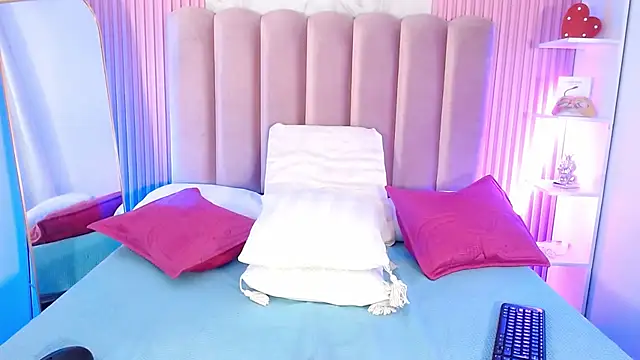 Snapshot of ArianaRougee chatting on 04.25.26 ArianaRougee online show from 04.25.26
