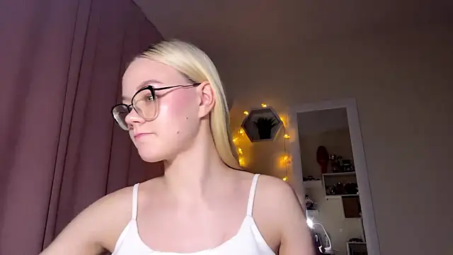 Snapshot of MiaCashe chatting on 03.02.26 MiaCashe online show from 03.02.26