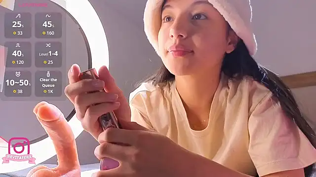 eva depp  online show from 04.06.26