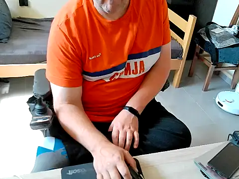 Snapshot of pozitiva000 chatting on 06.30.26 pozitiva000 online show from 06.30.26