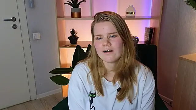 Snapshot of ModestaColato chatting on 02.22.26 ModestaColato online show from 02.22.26