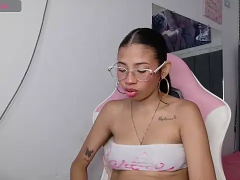 Snapshot of aidaprincess chatting on 03.11.26 aidaprincess online show from 03.11.26