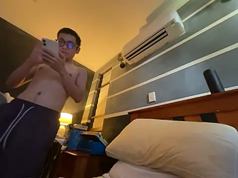 Snapshot of Peter070395 chatting on 02.22.26 Peter070395 online show from 02.22.26