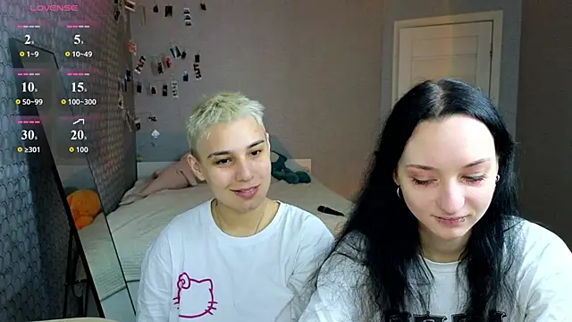 Snapshot of LuxuryLoverss chatting on 05.09.26 LuxuryLoverss online show from 05.09.26
