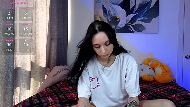 Snapshot of LuxuryLoverss chatting on 05.17.26 LuxuryLoverss online show from 05.17.26