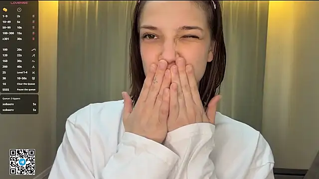Snapshot of Carolini_i chatting on 04.03.26 Carolini i online show from 04.03.26