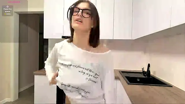 Snapshot of Carolini_i chatting on 04.13.26 Carolini i online show from 04.13.26