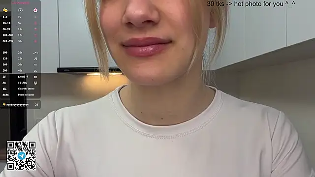Snapshot of Carolini_i chatting on 04.26.26 Carolini i online show from 04.26.26