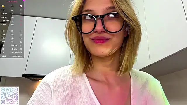 Snapshot of Carolini_i chatting on 05.31.26 Carolini i online show from 05.31.26