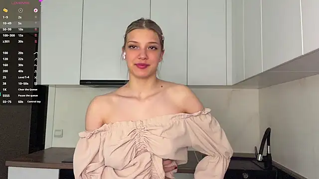 Snapshot of Carolini_i chatting on 06.05.26 Carolini i online show from 06.05.26