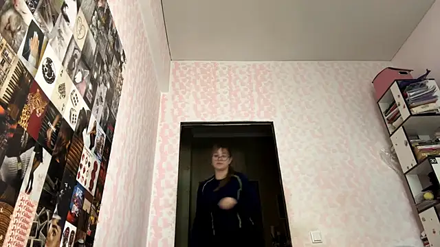 Snapshot of JanineThielman chatting on 06.22.26 JanineThielman online show from 06.22.26