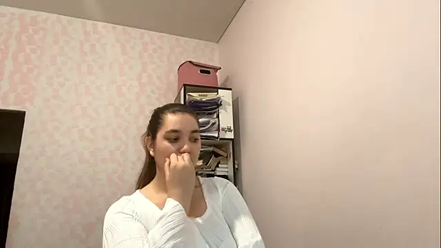 Snapshot of JanineThielman chatting on 07.19.26 JanineThielman online show from 07.19.26