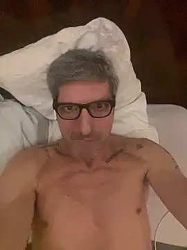 Snapshot of Luca_italian_daddy chatting on 02.22.26 Luca italian daddy online show from 02.22.26