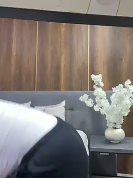 Tiffanyy Lam online show from 02.24.26