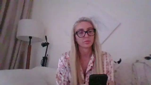 kinkykara25 online show from 04.12.26