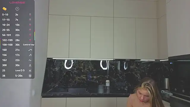 Snapshot of HinaVibe chatting on 03.10.26 HinaVibe online show from 03.10.26